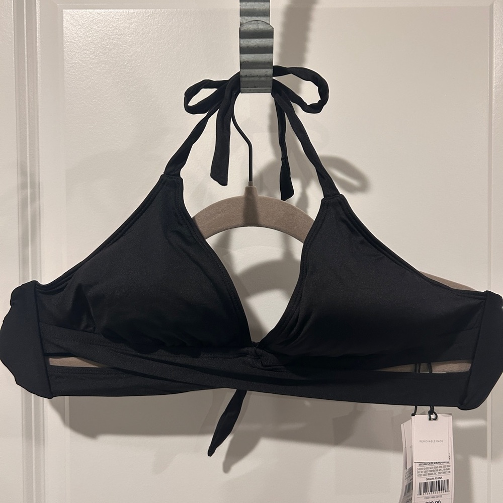 Chic Black Women's Swim Top